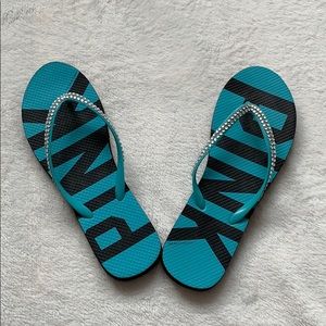 PINK flip flops-never been used